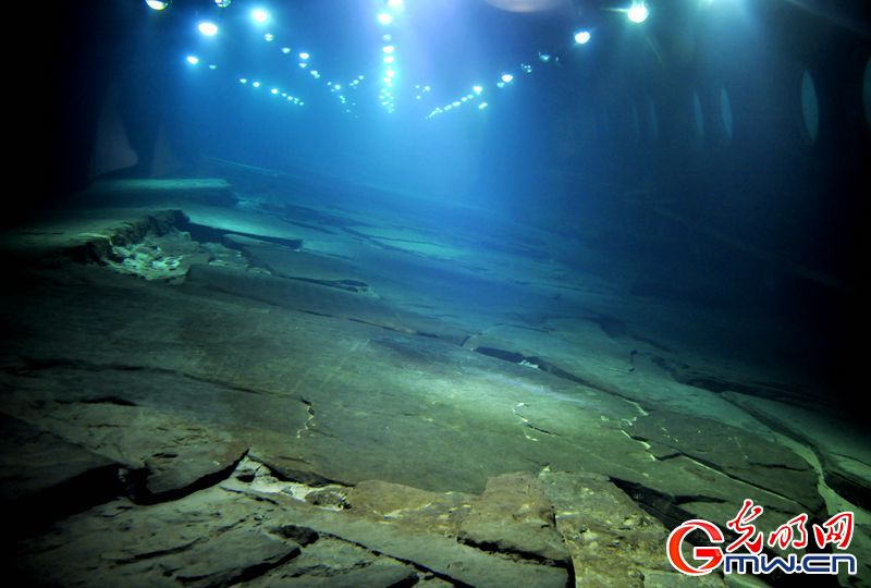高清组图记者水下实拍世界第一古代水文站