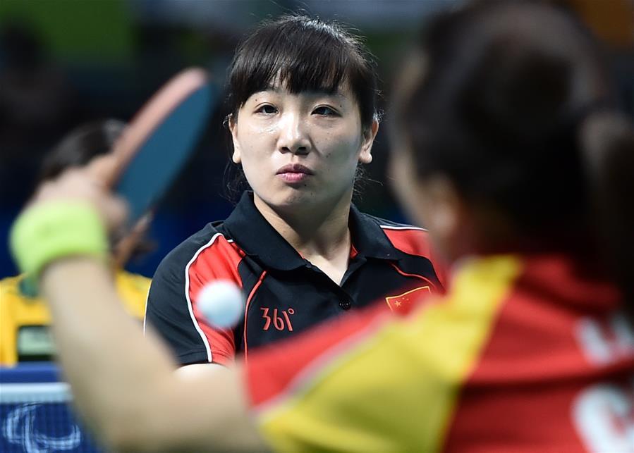 乒乓球中国选手薛娟获得女子单打3级金牌