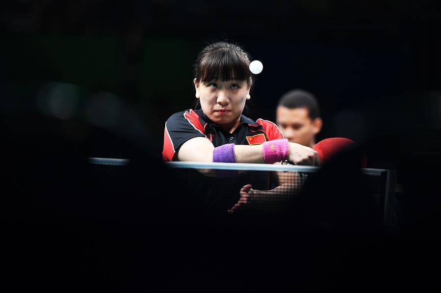 乒乓球中国选手薛娟获得女子单打3级金牌