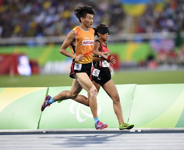 1500米t11级决赛中,郑金以4分38秒92的成绩获得冠军并打破世界纪录